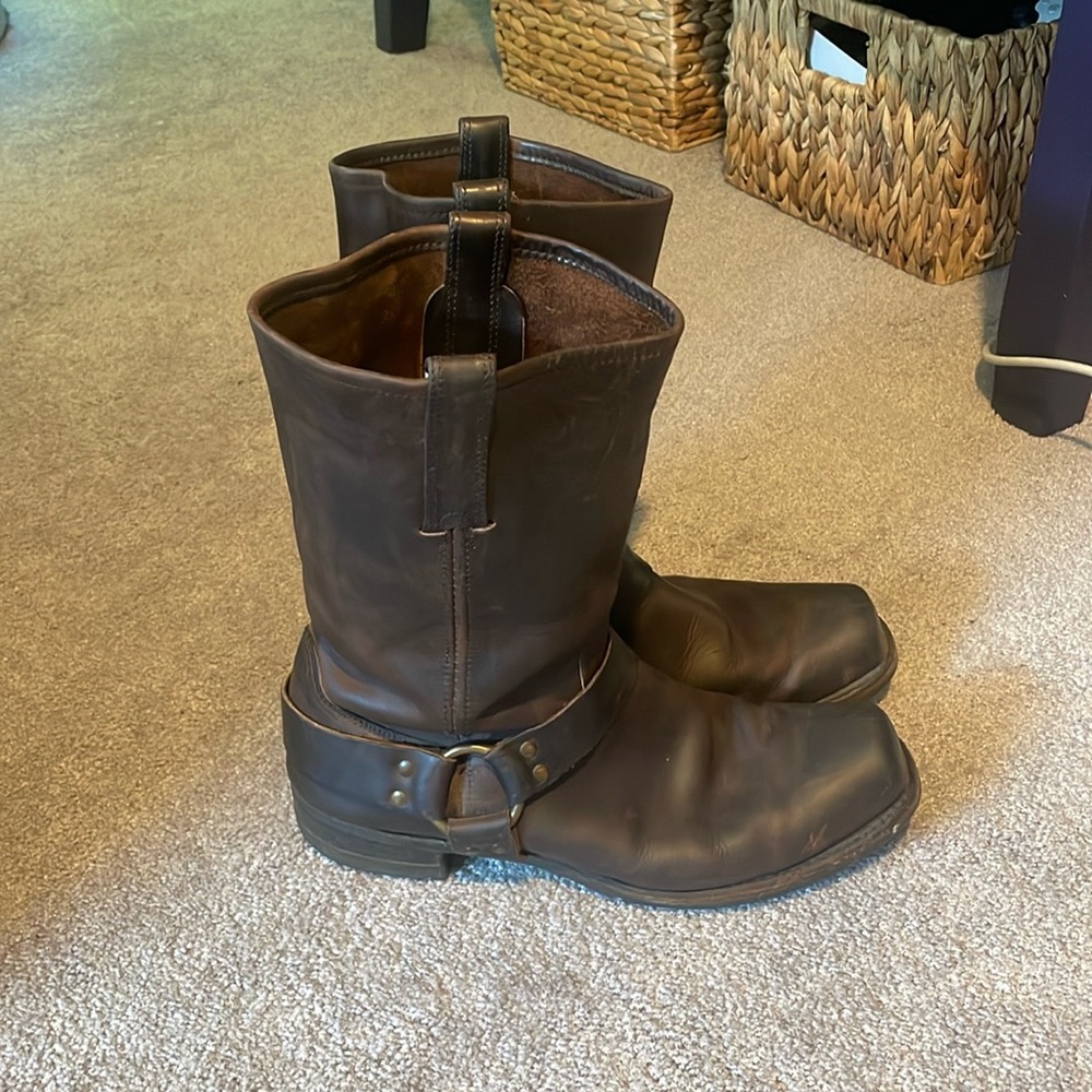 Men’s Frye harness boot in color Gaucho